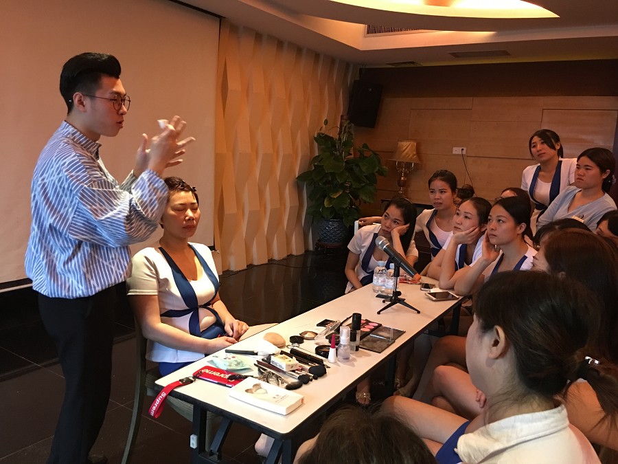 南寧麗竹學校受邀仙湖開發區化妝講座課
